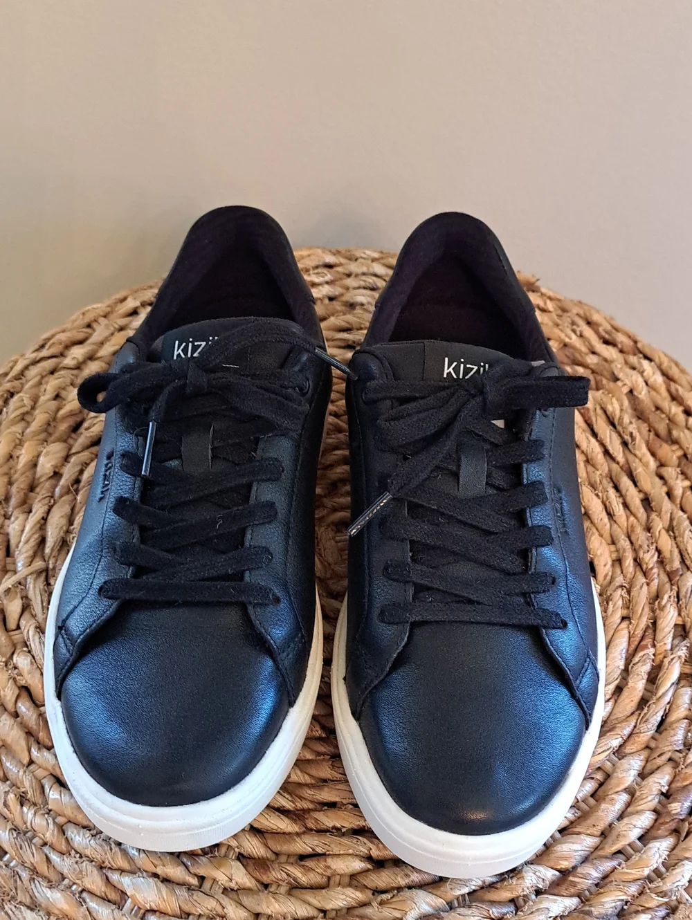 KIZIK Women Vegas 2 Black Leather Athleisure/Comfort Sneakers Cream Soles 7-7.5